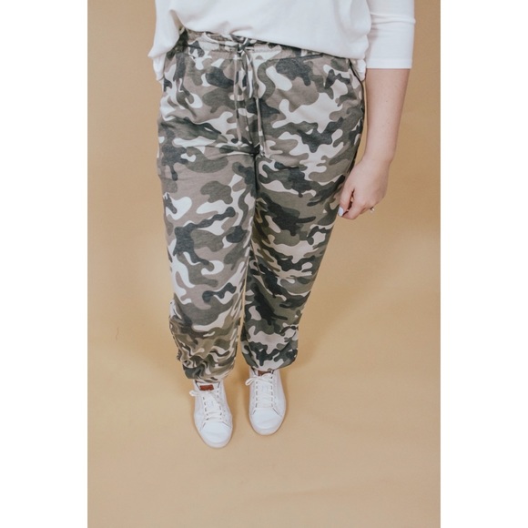 ATTENTION CAMO PAPERBAG JOGGERS - Picture 4 of 5